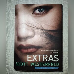Extras by Scott Westerfeld Hardcover Book